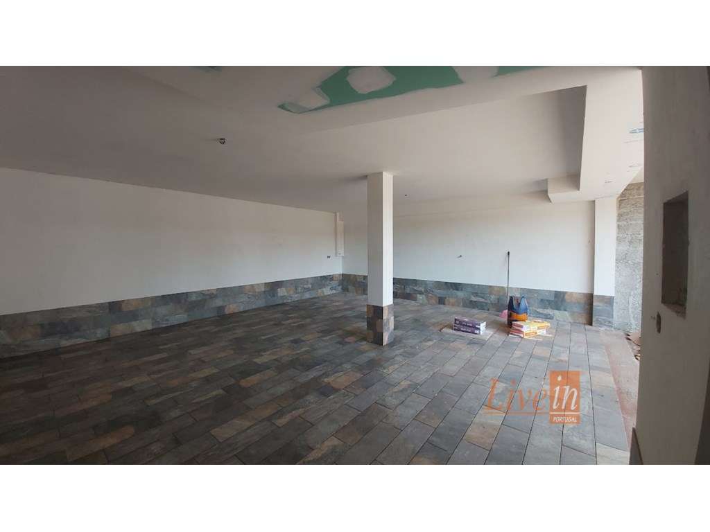 Quinta com Moradia T4 Isolada na Azueira em Mafra-34