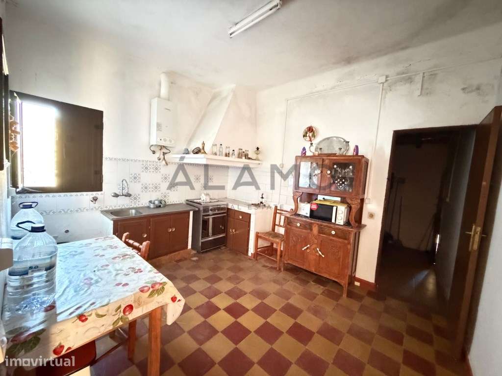 Oportunidade em Salir: Casa com Terreno Amplo e Anexo-5