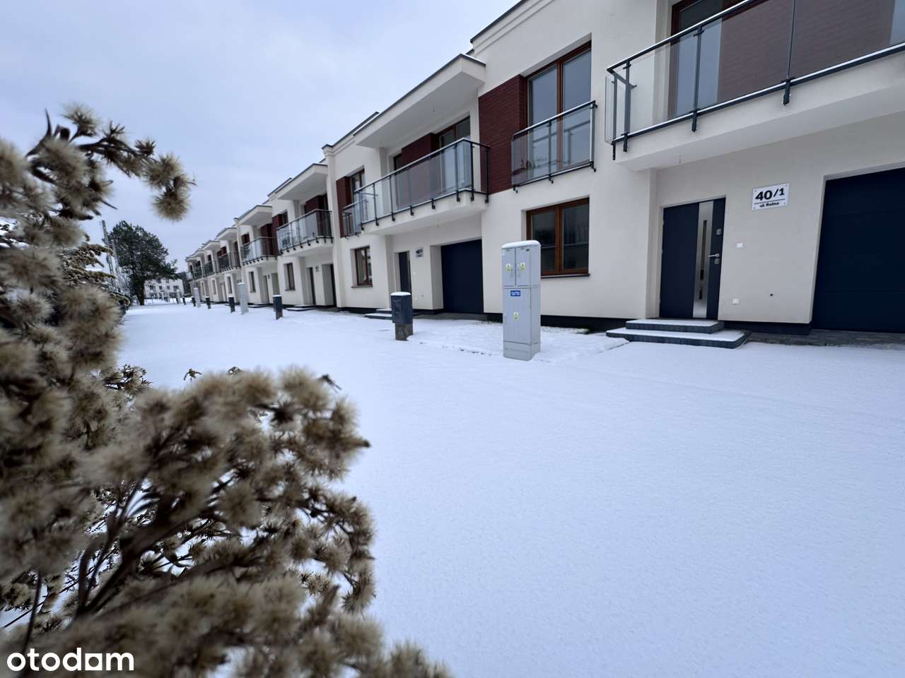 Segment z Garażem! Doskonała Lokalizacja!-1