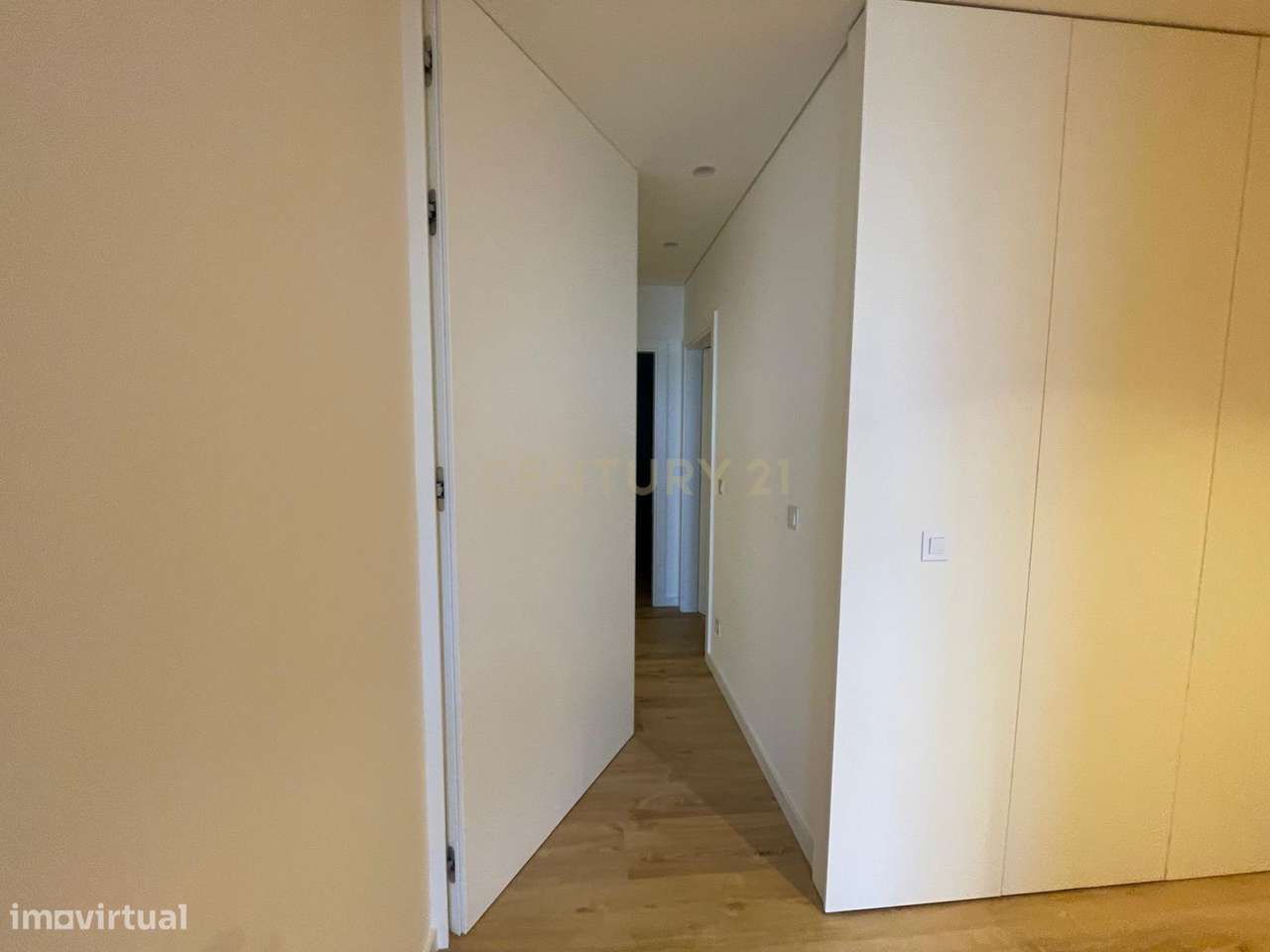 Arrenda-se maravilhoso apartamento T2 novo, com vista sobre a cidade a - Grande imagem: 4/14