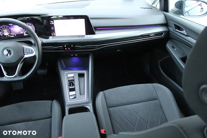 Volkswagen Golf VIII 1.5 eTSI EVO Style DSG - 20