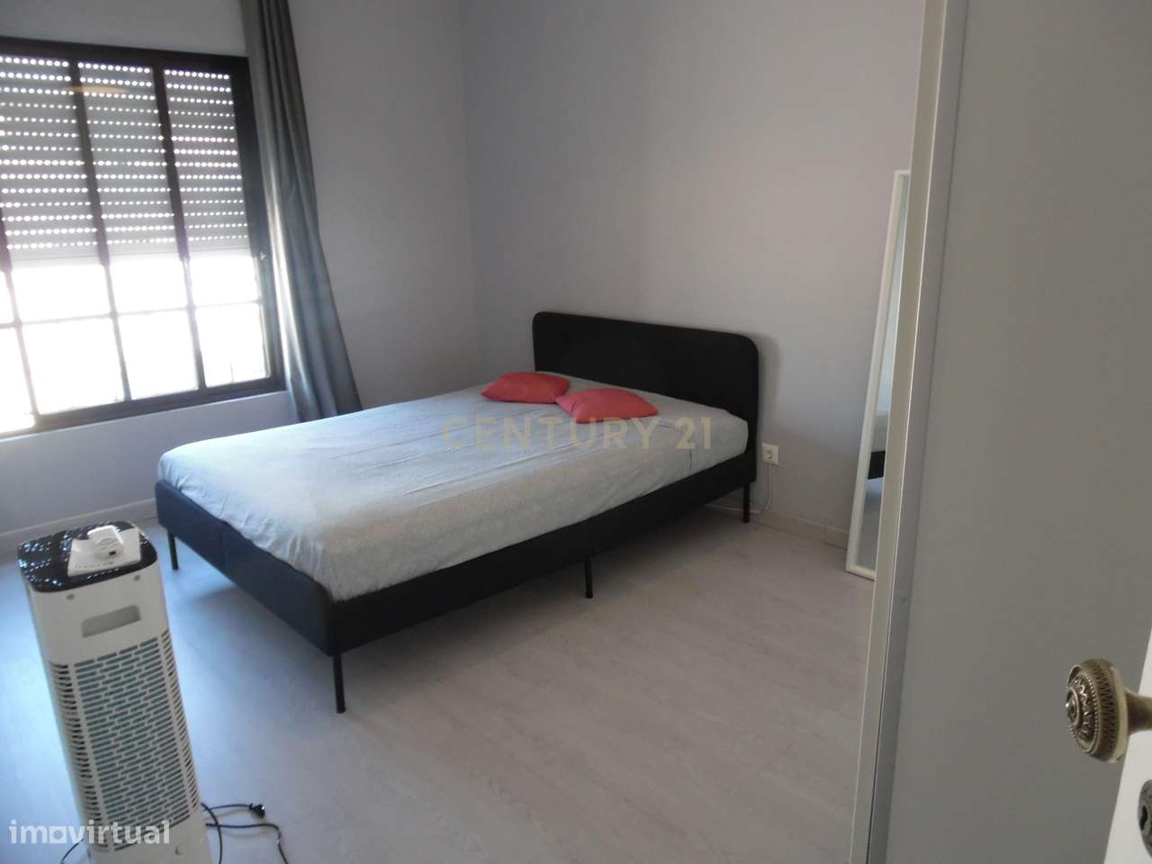 Apartamento T2 com Vista Panorâmica em Barreiro-16