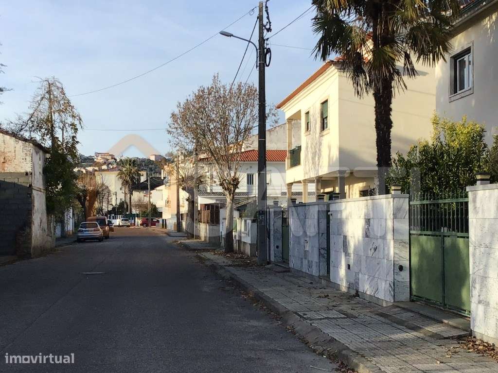 Terreno rústico (CONSTRUTIVEL) na Zona Urbana de Abrantes - Sul - Grande imagem: 3/9