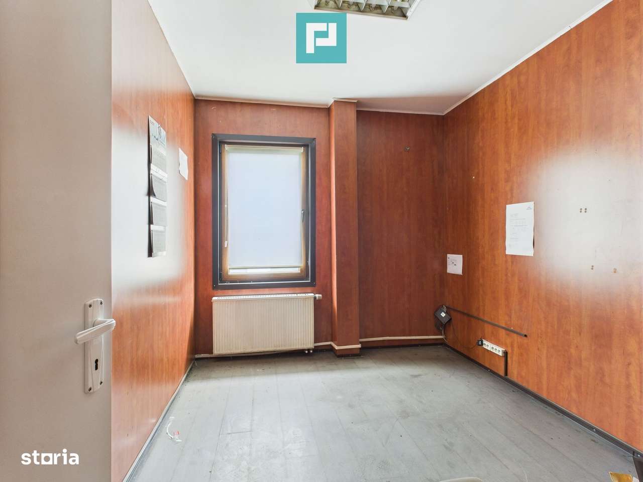 Hală industrială cu pod rulant și parcare betonată - Imagine principală: 3/12