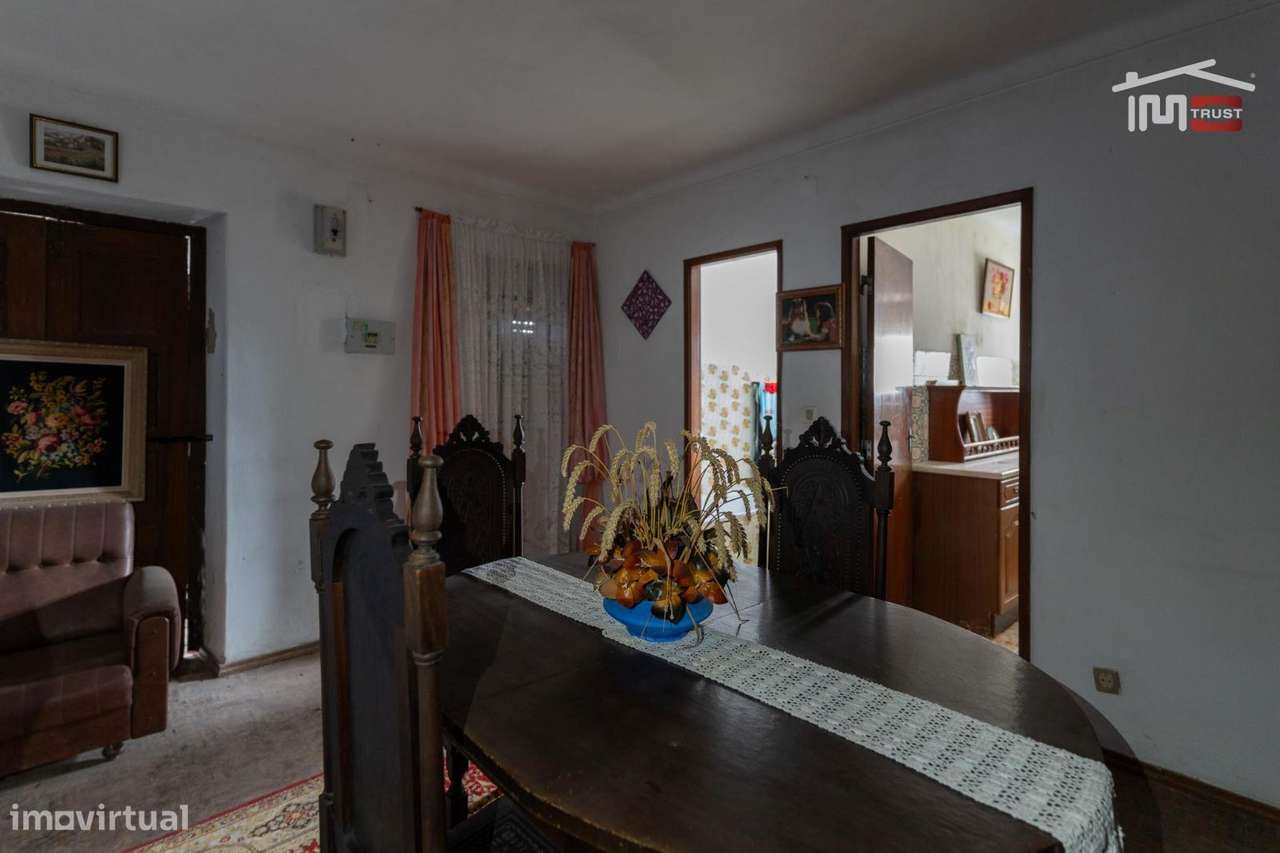 Moradia T2 grande potencial de ampliação inserida num terreno com 5... - Grande imagem: 4/30