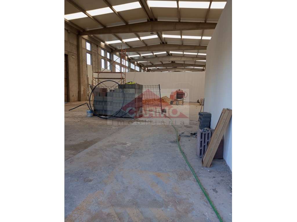 Armazém para Arrendamento bem Localizado. - Grande imagem: 5/16