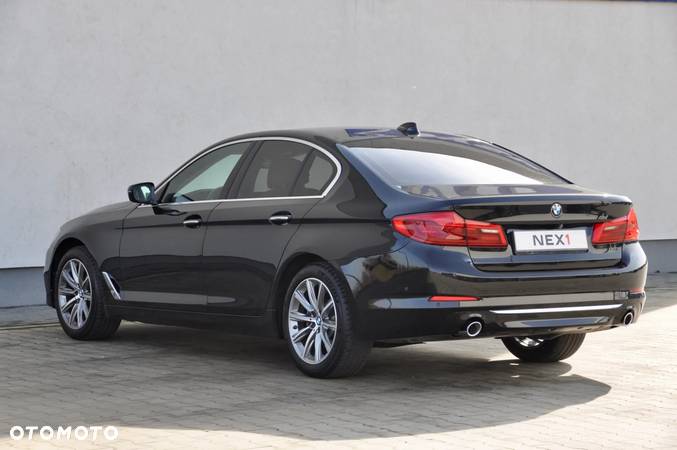 BMW Seria 5 520d Luxury Line sport - 8