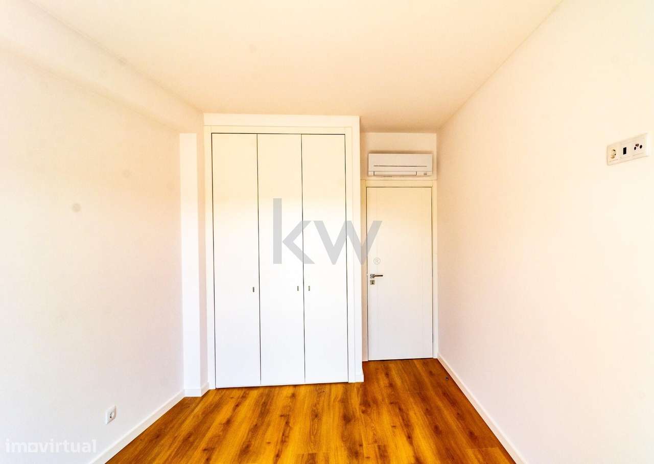 Oportunidade nas Colinas: T3 com Estilo, Luz Natural e Estacionamento-33