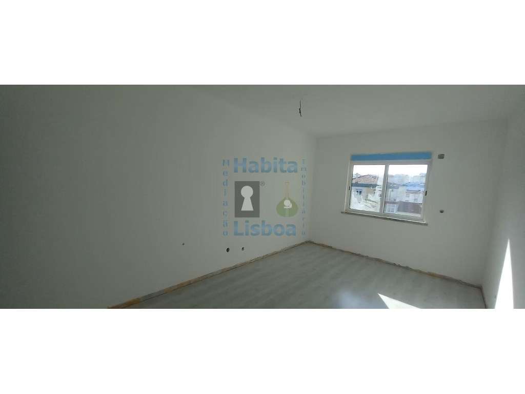 T2 Remodelado em Setúbal - Conforto e Localização Privilegiada! - Grande imagem: 4/34