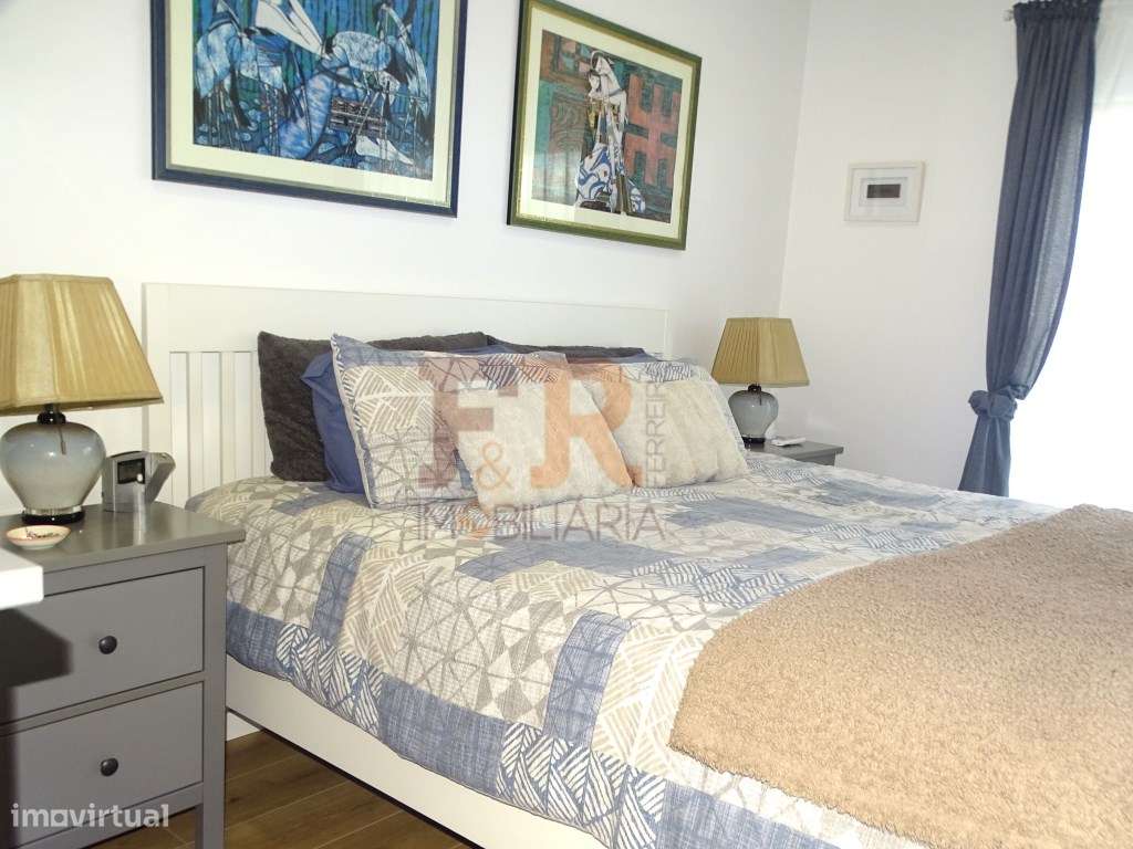 Semi-Nova Geminada Duplex T3 com Piscina Fernão Ferro-30