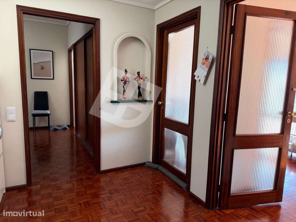 Apartamento T4 c/ Varanda - Av. Lourenço Peixinho-40
