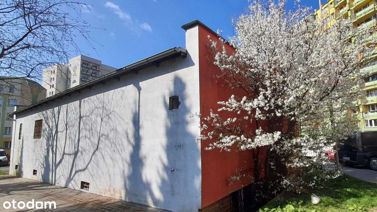 Pawion handlowo-usługowy dwupoziomowy. pow. 183-4