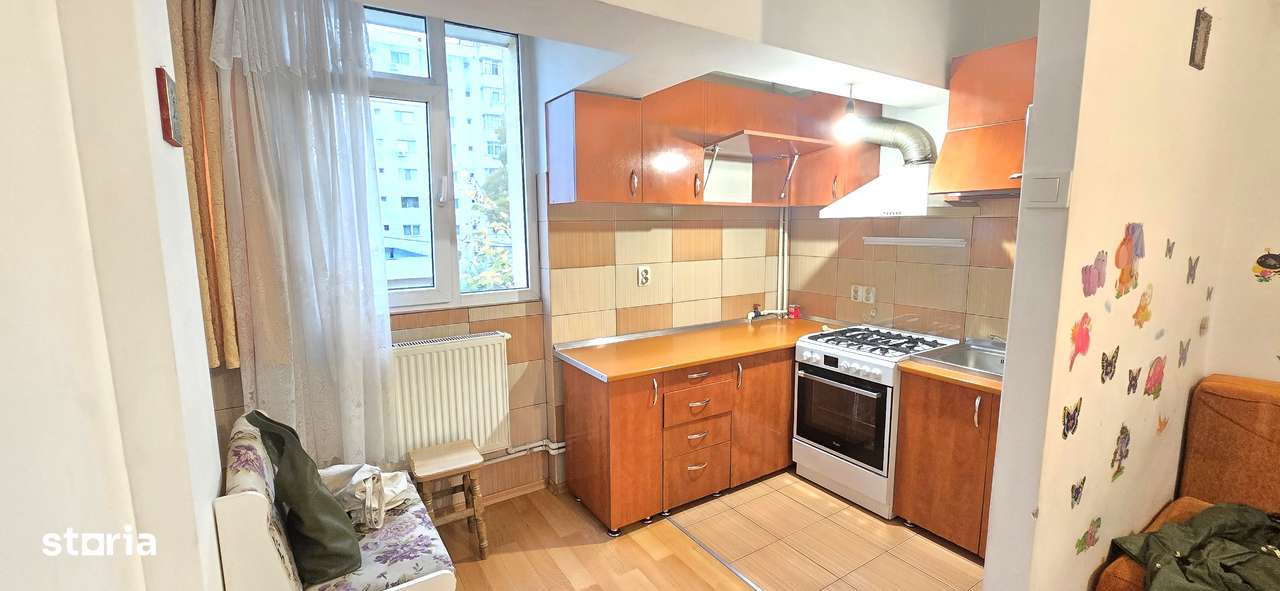 Garsoniera libera, etaj 2, mobilata Alexandru - Zimbru, scara renovata-4