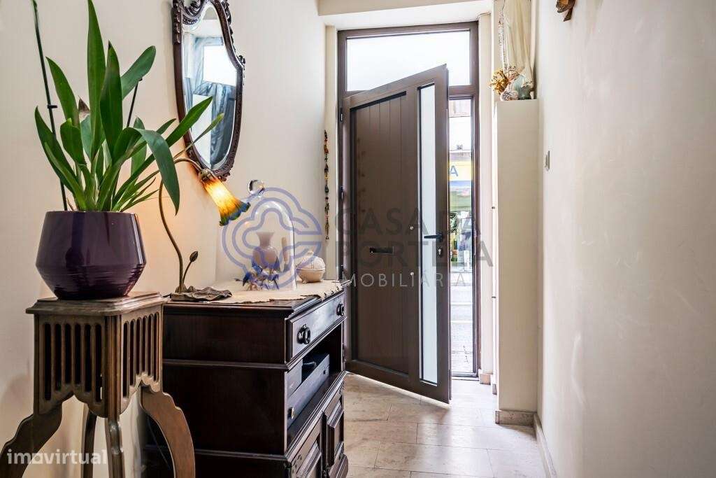 Prédio Moradia T2 e Loja em Costa Cabral. - Grande imagem: 5/27