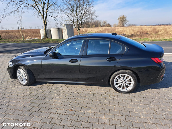 BMW Seria 3 330i xDrive - 12