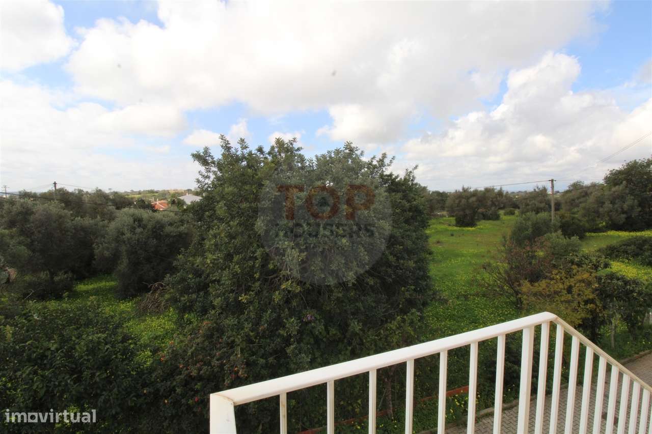 Apartamento T2 - Primeiro andar de Moradia Bi-Familiar-3