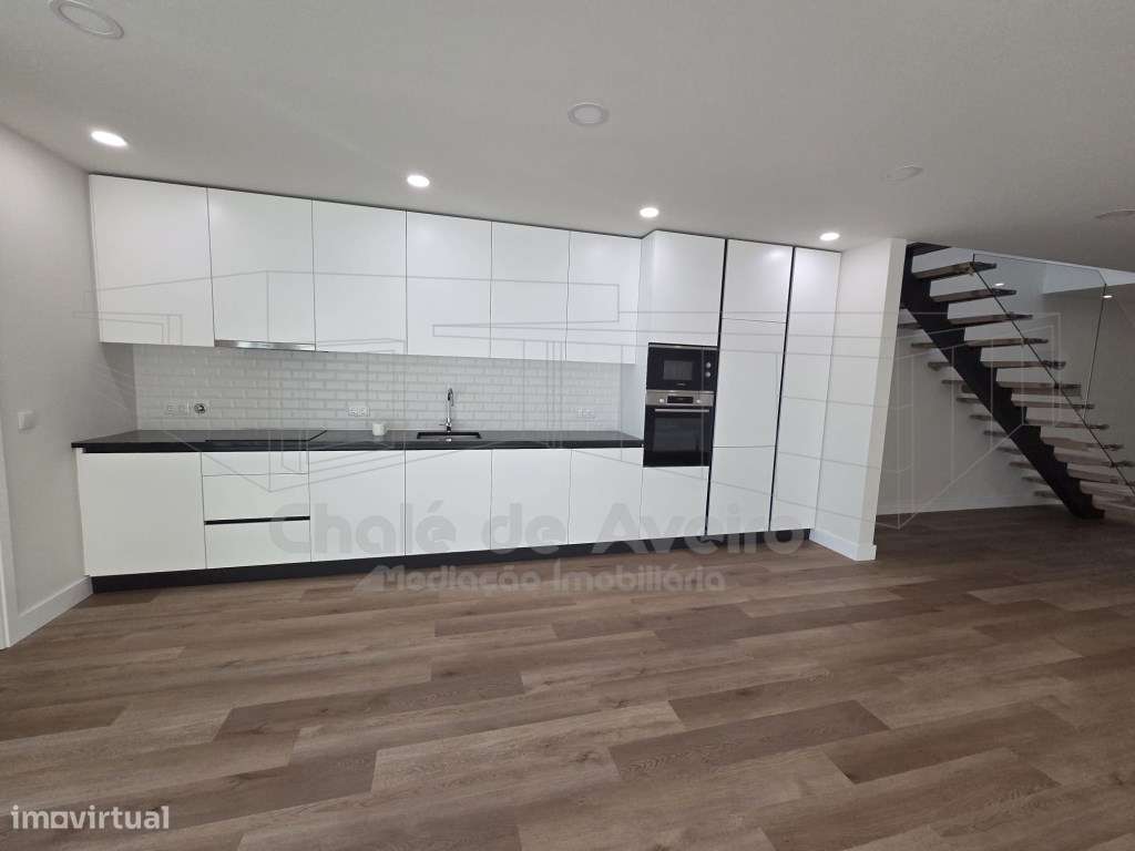 Moradia unifamiliar geminada T3, de 2 pisos, com garagem, anexos e ...-8