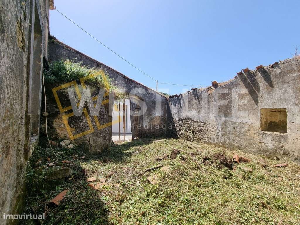Moradia T3 em Ruína com Excelente Exposição Solar e Lote de 272m² -...-27