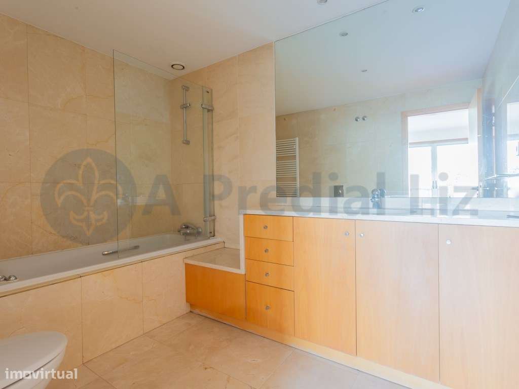 Apartamento T3+1 Duplex - À Av. da Boavista-18