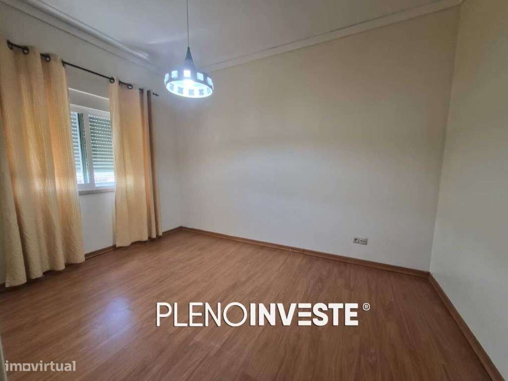 Apartamento T2 com Varandas na Torre da Marinha-4