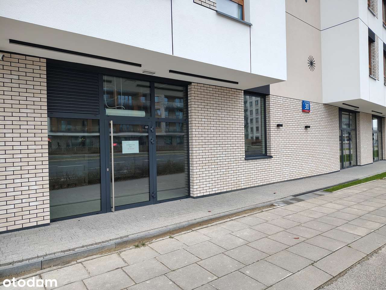 Nowoczesny lokal 38m2 na wynajem z parkingiem - Harmonia Mokotów - Pełny obrazek: 3/16
