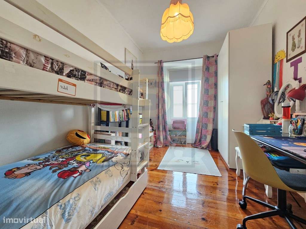Encantador Apartamento T4 no Coração da Estefânia - Lisboa-1