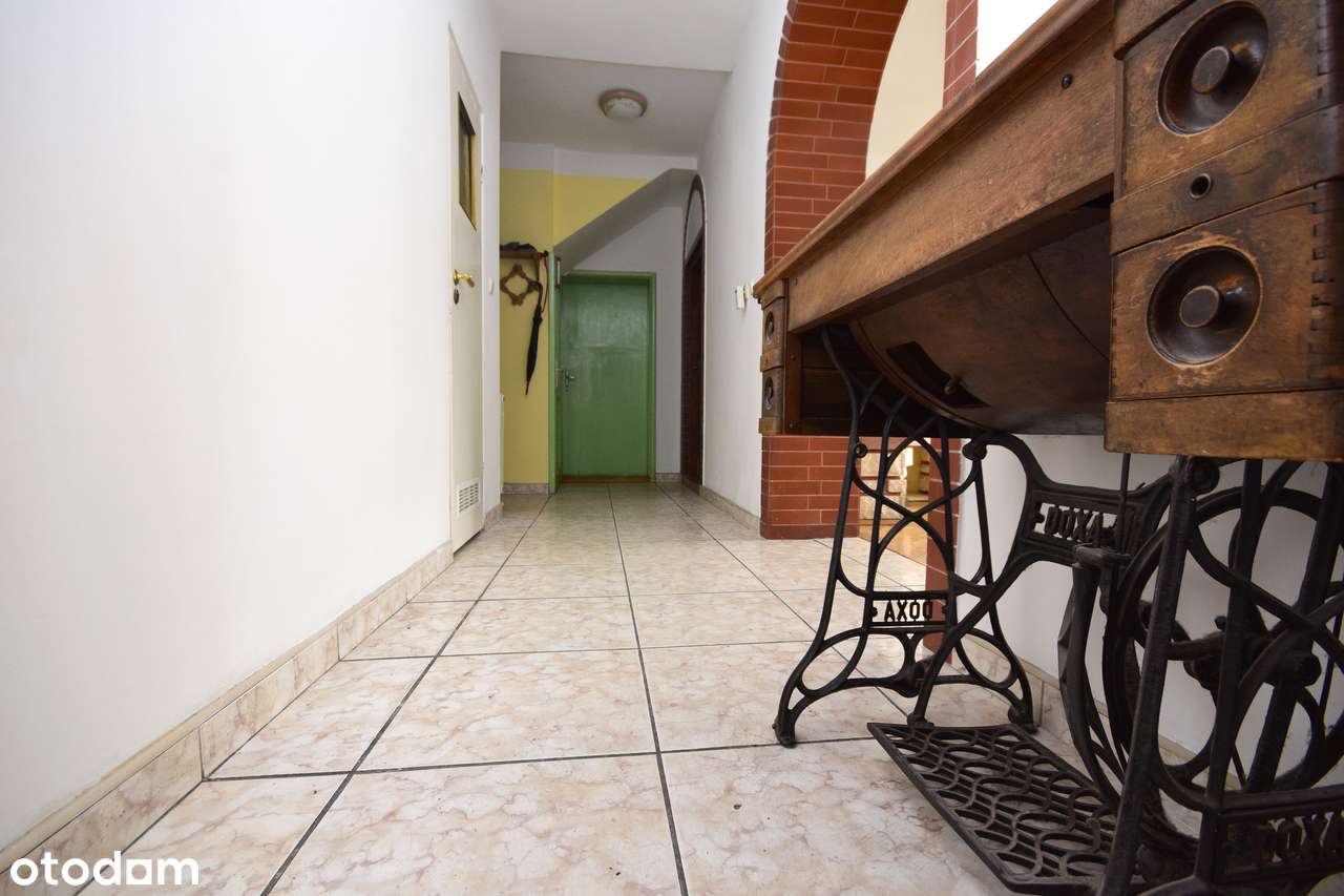 Zamieszkaj w centrum Jaworzna! Idealna okazja na własny dom!-4