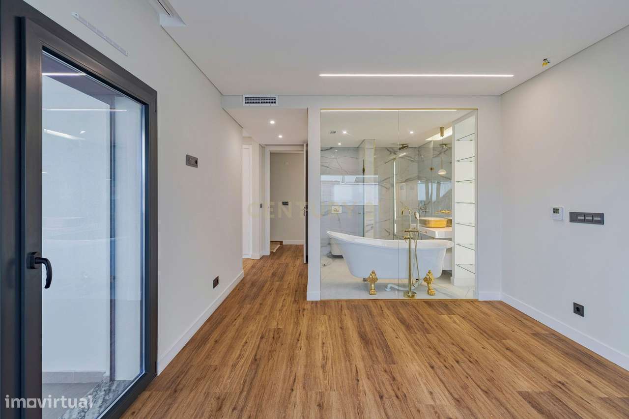 Casa em Construção  com piscina localizada na Quinta do Desembargador-13