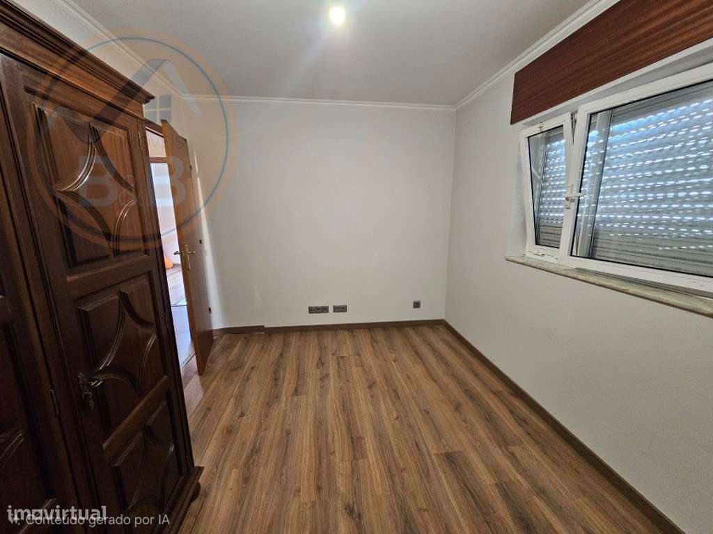 Apartamento T3 com garagem em Valbom-10