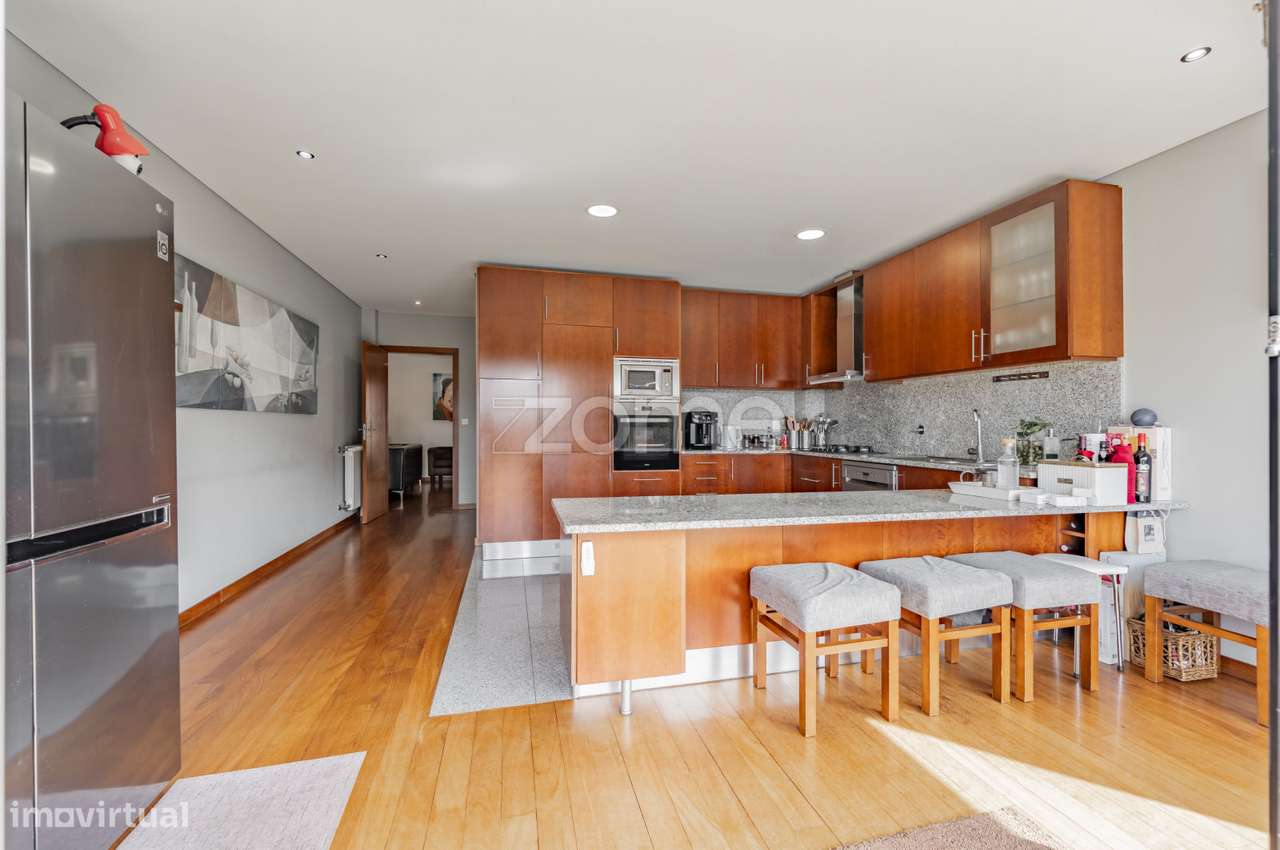 Moradia T5 com Piscina, 4 Suites e Garagem para 4 Carros em Esposende-16