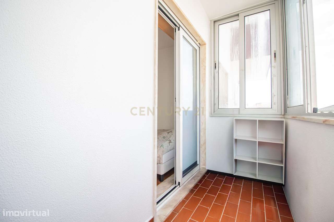 Apartamento T3 em Buarcos, a 900 metros da Praia, com elevador e excel-20