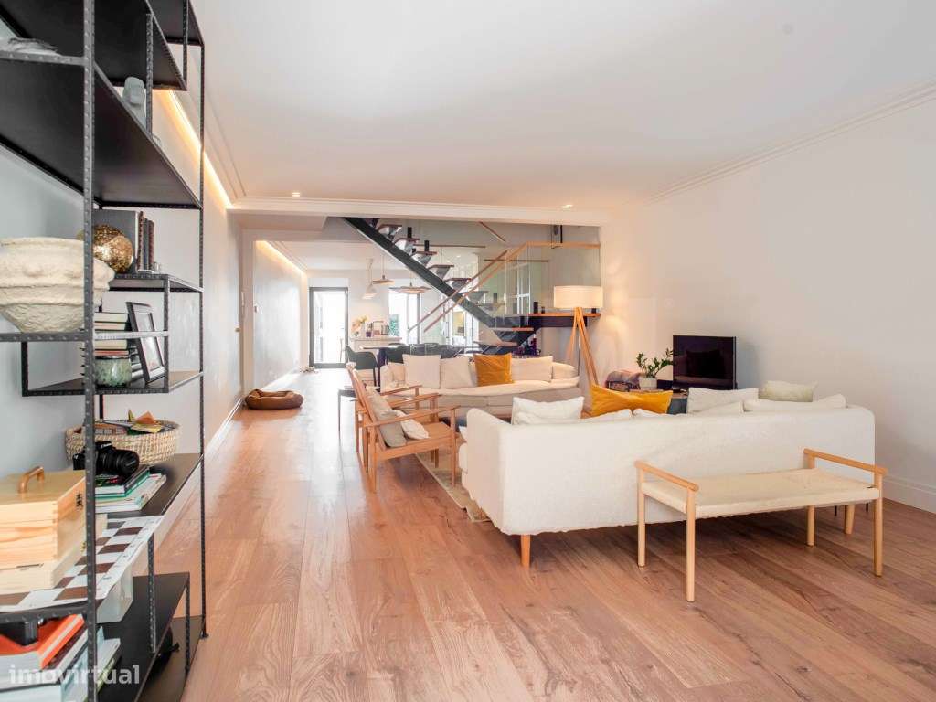 Moradia T5 renovada para venda em São Martinho do Porto - Grande imagem: 4/54