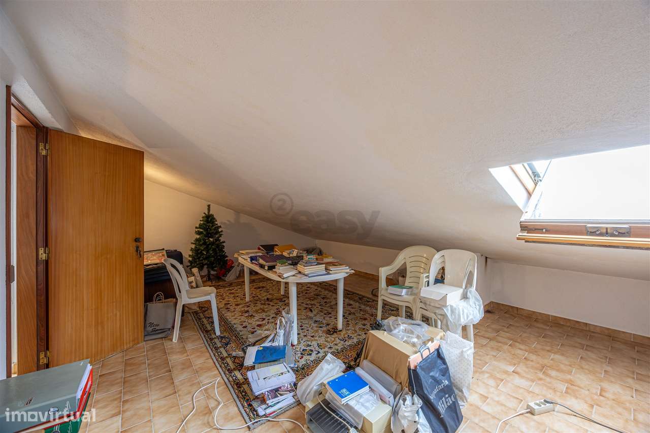 Apartamento T3 com 2 wc grande arrecadação e garagem Box (fração autón-14