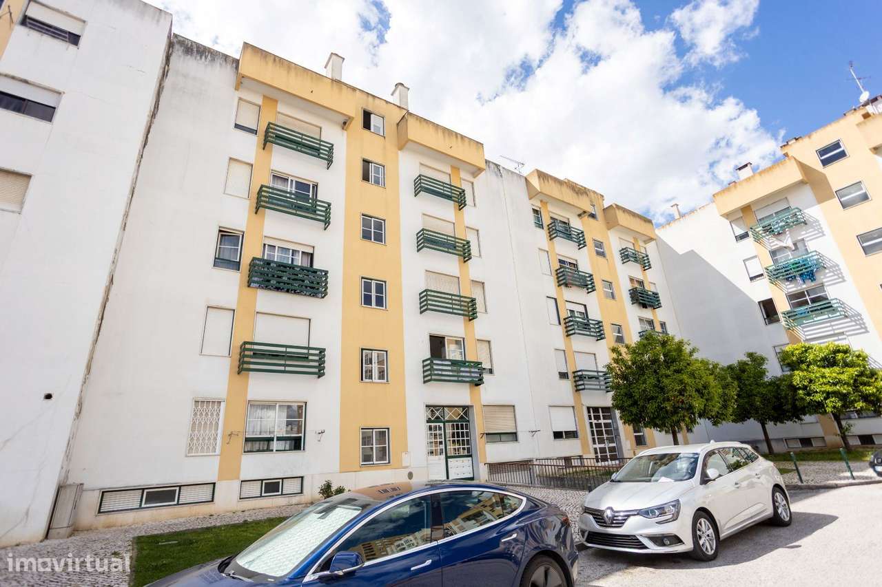 Apartamento T2 No Carregado