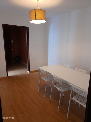 T3 Remodelado com 2 Casas de Banho à Venda no Miratejo – Pronto a Entr-7