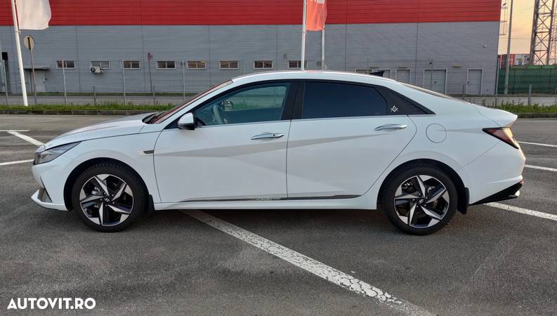 Hyundai Elantra 1.6 l 123 CP 6MT Exclusive - 14