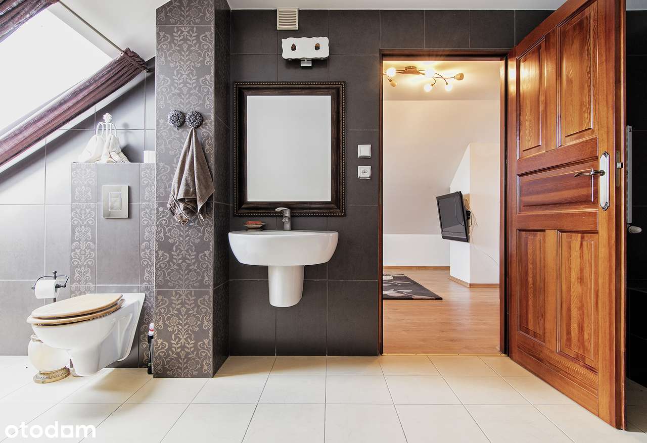 Wyjatkowy dom jednorodzinny na dużej działce-9