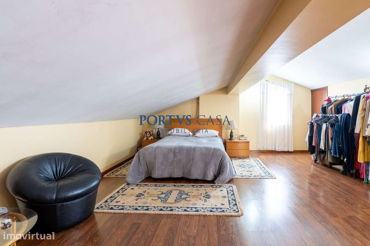 Moradia T4 com piscina em Lavra-30