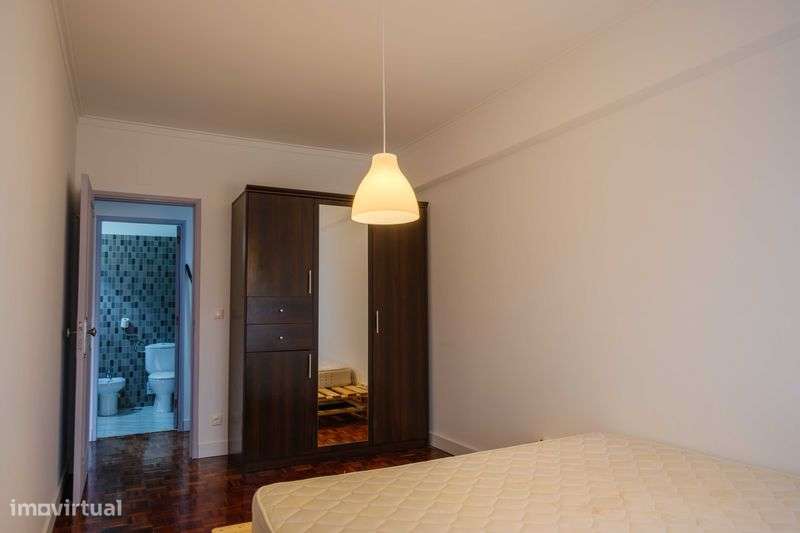 T2 em Massamá 94 m² Remodelado Cidade Desportiva - Massamá - Grande imagem: 4/11