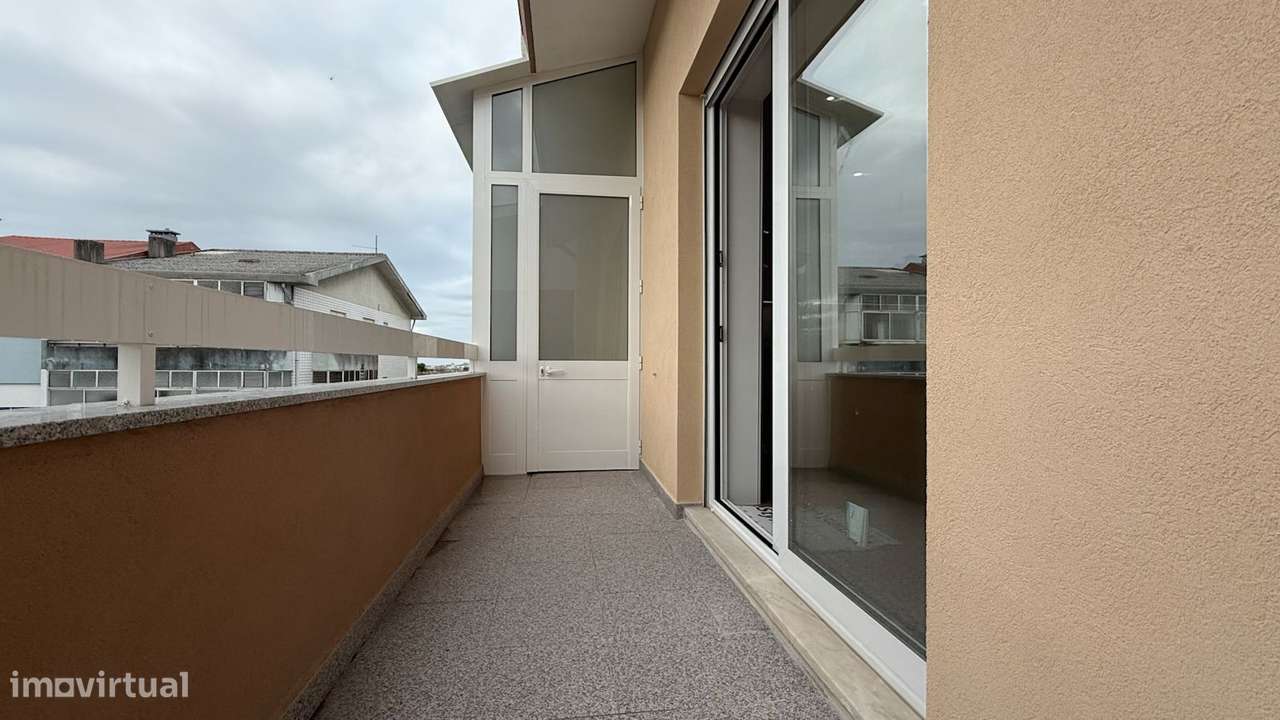 Apartamento T3 com garagem fechada em Águas Santas-10