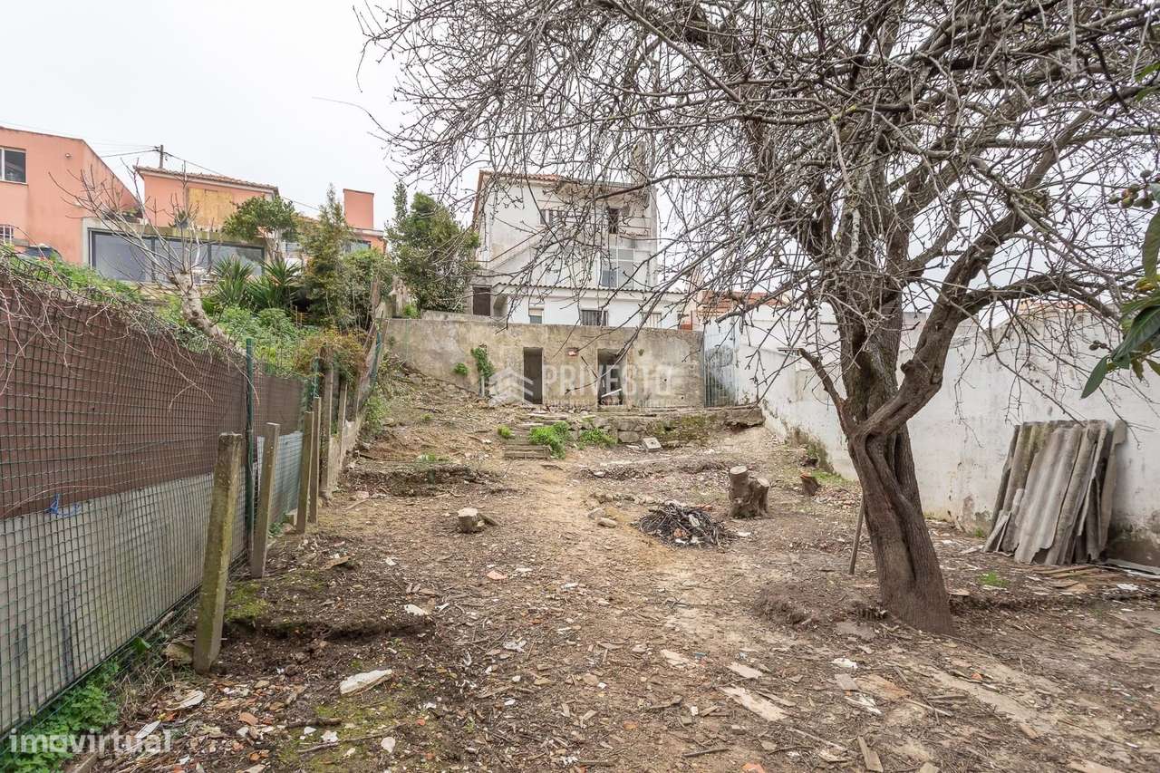 Prédio Devoluto com 3 Apartamentos | Lote 551 m² | Alcabideche-5