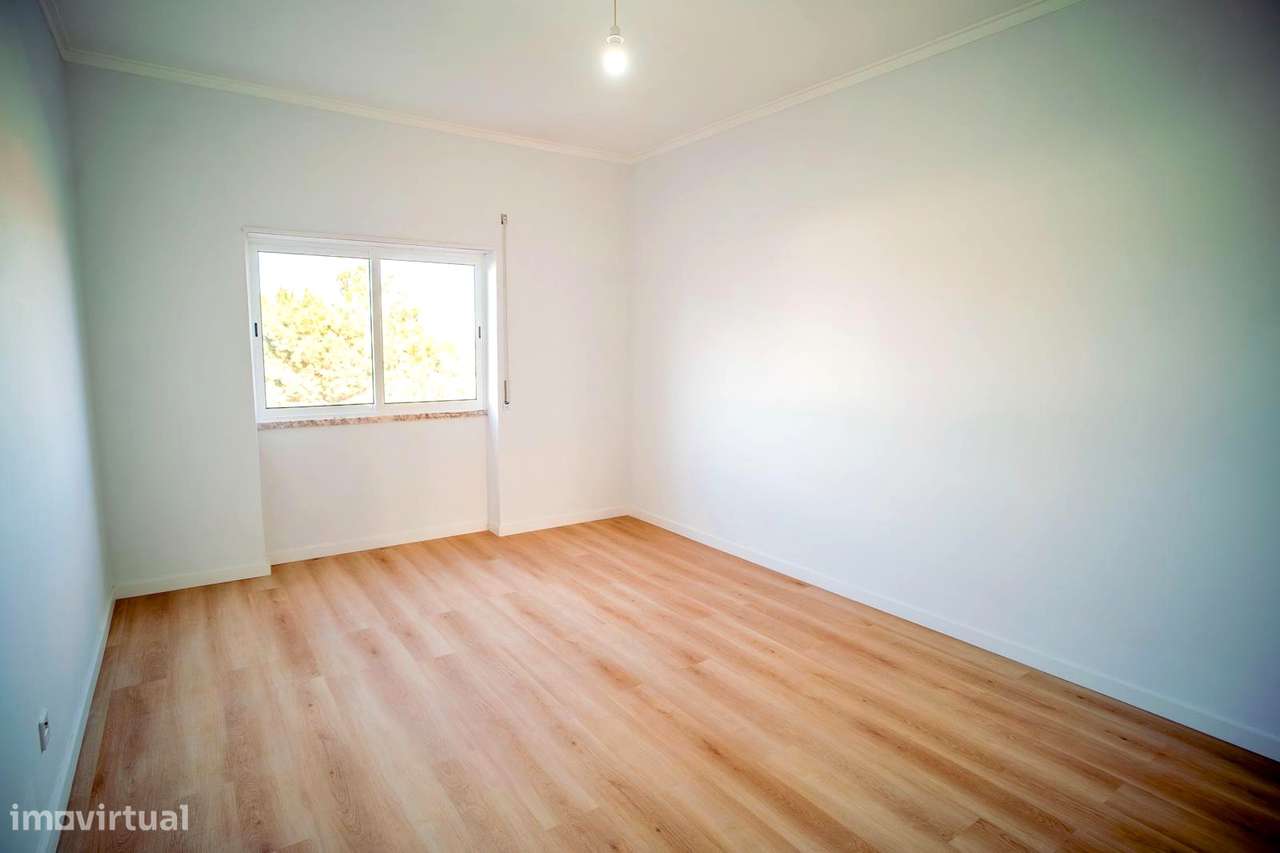 Excelente Apartamento T2 Remodelado – Paio Pires-11
