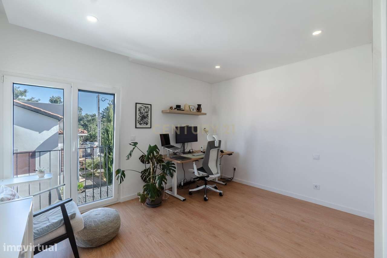 Moradia T3 + 2 com Piscina - Foros de Amora-23