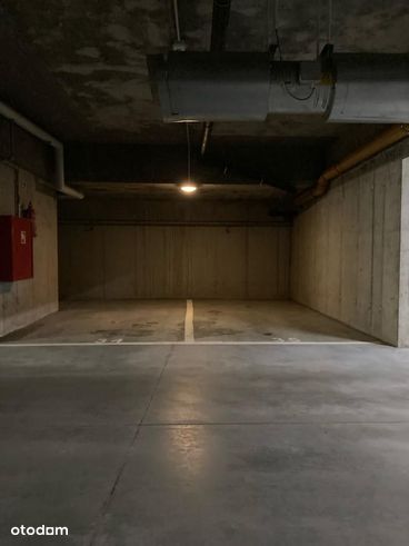 Dwa miejsca postojowe w garażu podziemnym