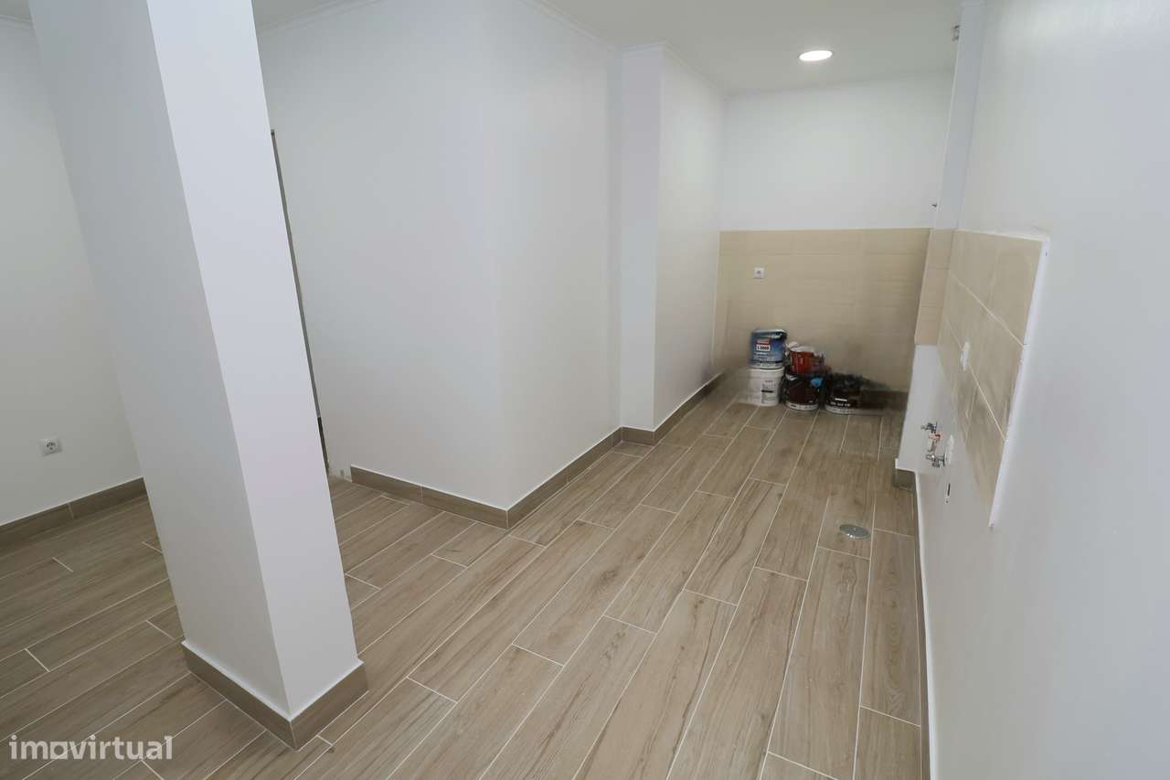 Venda de atelier convertido em habitação a estrear T4 Venteira Amadora-10