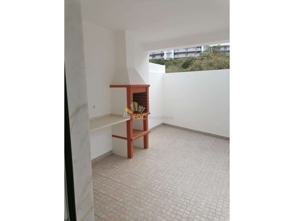 Moradia V3+1 Totalmente Remodelada no Centro da Ericeira e com vist...-12