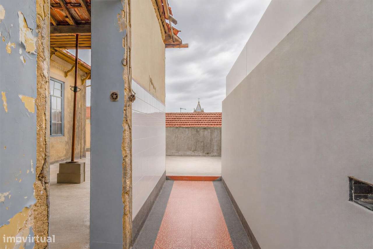 Moradia T2 renovada com Terraço, Jardim e Armazém - Centro de Baltar-22