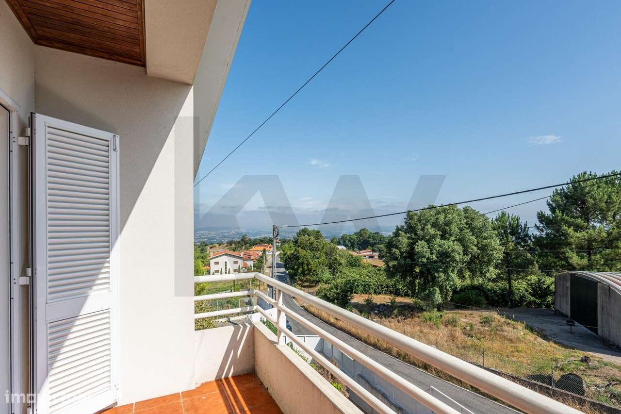 Moradia T3+1 com terreno em Burgães, Santo Tirso-20