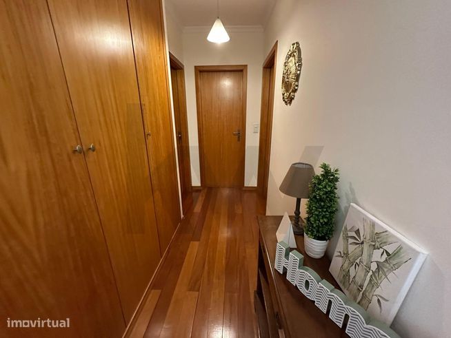 Apartamento T2 situado no Pilar - São Martinho- Próximo de serviços e-17
