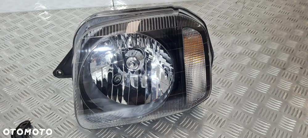 Suzuki Jimny Lampa Przód - 10